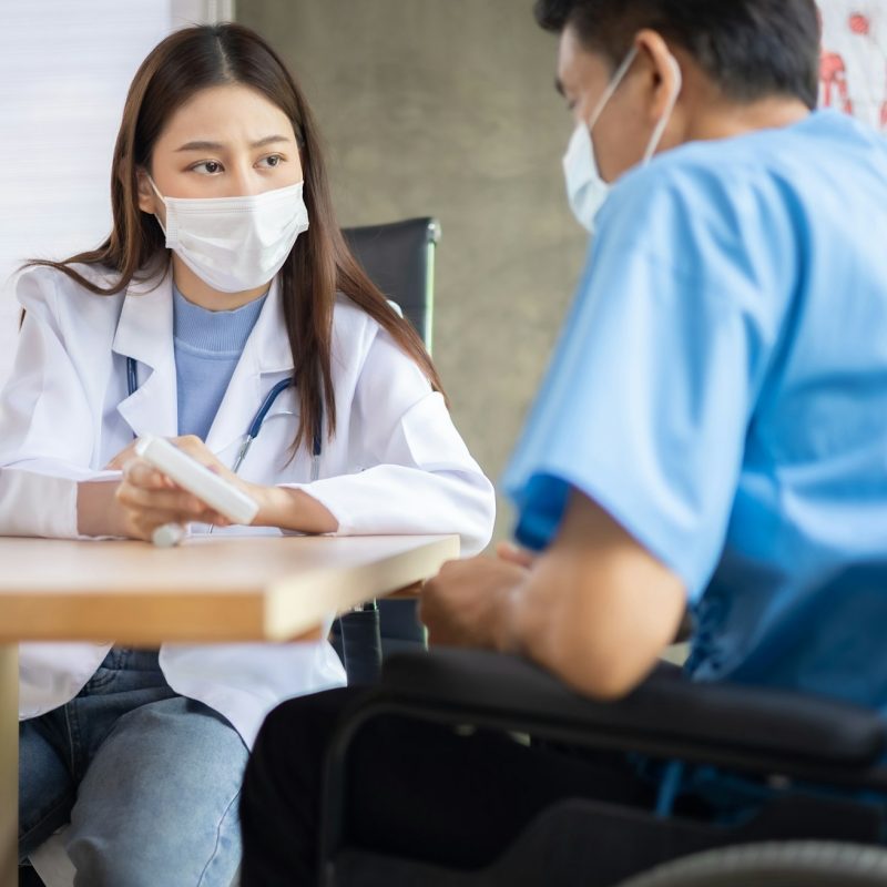 DOCTOR PATIENT WOMAN ELDER